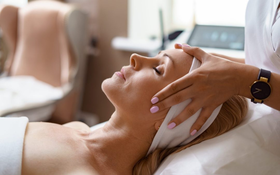 What Are The Benefits of Facial Treatment from a Beauty Salon?